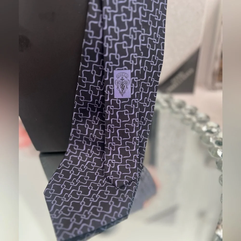GUCCI vintage black purple Classic Luxury tie 60 inch log